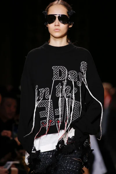 Look 96